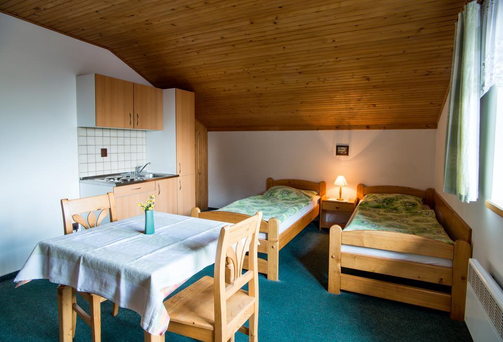 Pension Pek Кубова-Гуть Экстерьер фото